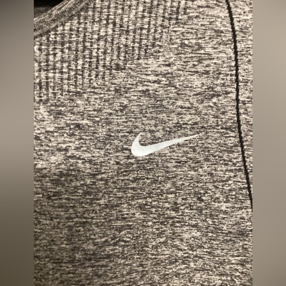 Nike Dri Fit Womens Knit Running Shirt Long Sleeves  EUC - Picture 9 of 10